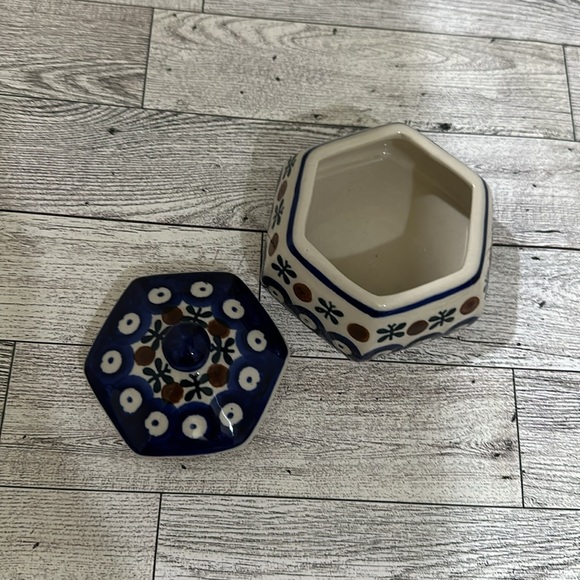 Bolesławiec Polish Pottery Hand-painted Circles Shapes small container with lid - Picture 5 of 7